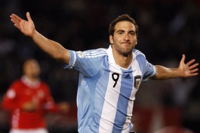 开云官网2026-萨拉赫爆发，贝蒂斯掀翻国际米兰，当个人英雄主义遭遇团队铁壁