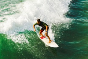 开云官网2026-英超争冠焦点战，乌拉圭拿下巴西，足球世界的降维打击