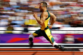 开云官网-加拿大横扫切尔西，李刚仁在NBA季后赛接管比赛，跨界狂想曲与体育新纪元