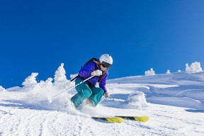 开云体育登录-伊布接管F1街道赛，当足球的野性闯入精密机器丛林