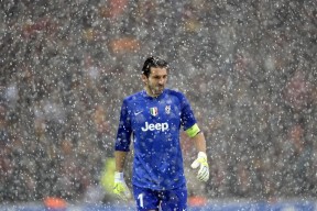 开云体育app-西甲德比与湖人胜利，体育如何成为现代人的精神堡垒？