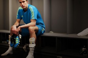 开云官网2026-阿圭罗的F1方向盘，从足球场到赛车场，一场拉美节奏的终极掌控