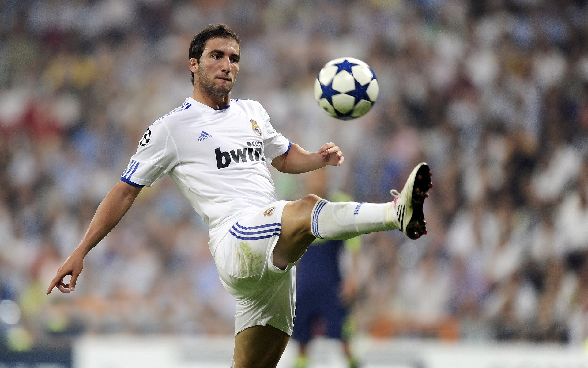 活塞提前终结悬念雄鹿,拉梅洛防守端锁死对手